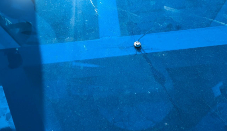 Tấm poly bị chê nhiều, vì sao vẫn xuất hiện trong các công trình biểu tượng?