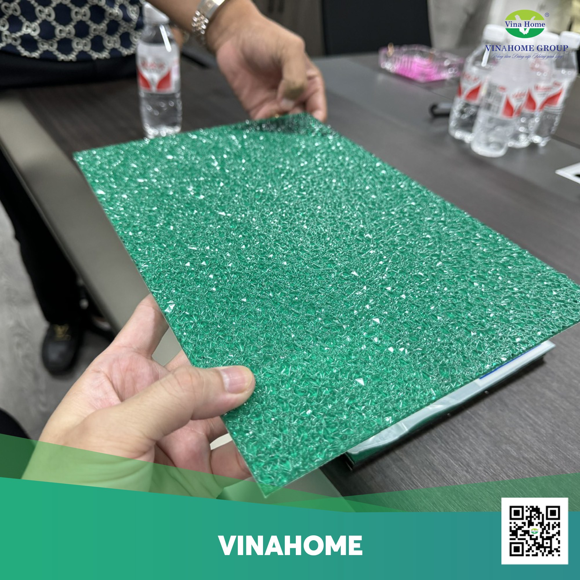 Tấm Polycarbonate sần