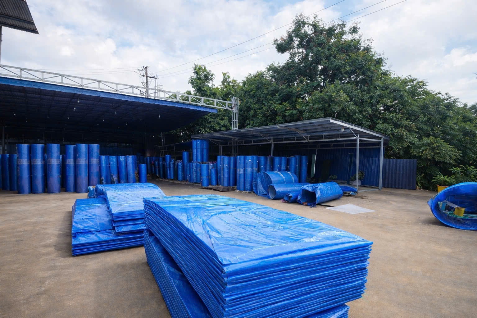 Sản xuất tấm Polycarbonate