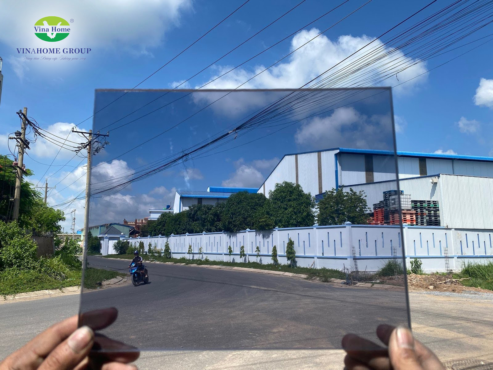 Vinahome – Nhà sản xuất tấm Polycarbonate phủ UV dày hàng đầu thị trường